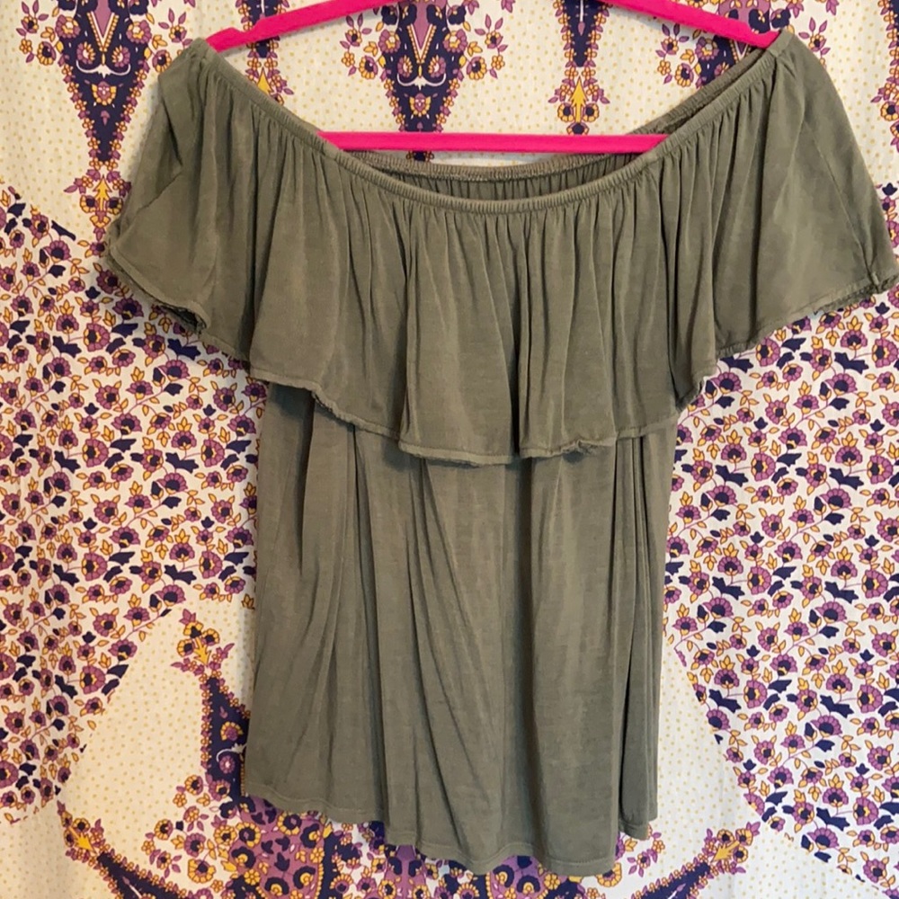Off the shoulder American Eagle top